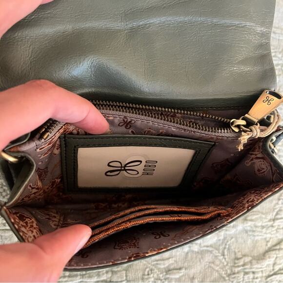 HOBO Jetty Leather Convertible Wallet Clutch Wristlet Bag Bottle Green - Picture 5 of 14